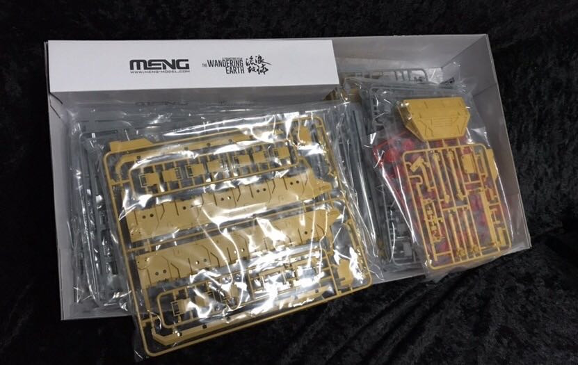 零元拍：MENG 1/100 流浪地球 CN114-03厢式运载车免胶拼装模型