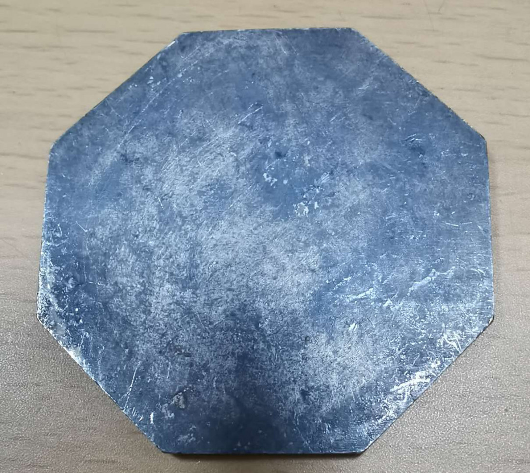 北京马甸外币专卖微拍第四十三期，外国纪念章专场，陆续上新，欢迎光临 八角形橡树叶纪念章，直径：50mm，重量：46克，成色：不详，品相如图 