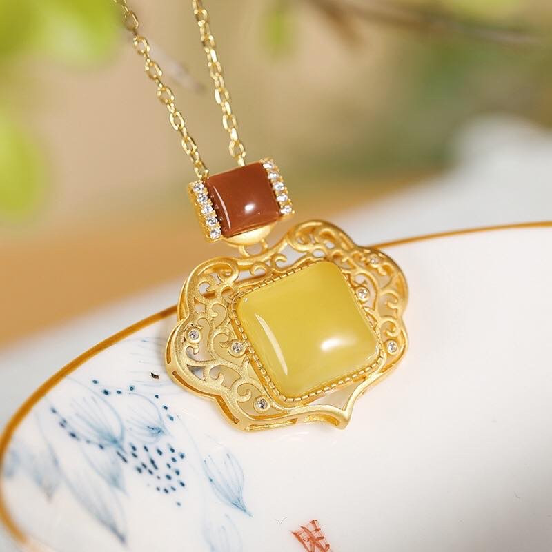 银慧珠宝 《新品》-纯银镀金蜜蜡如意单吊坠