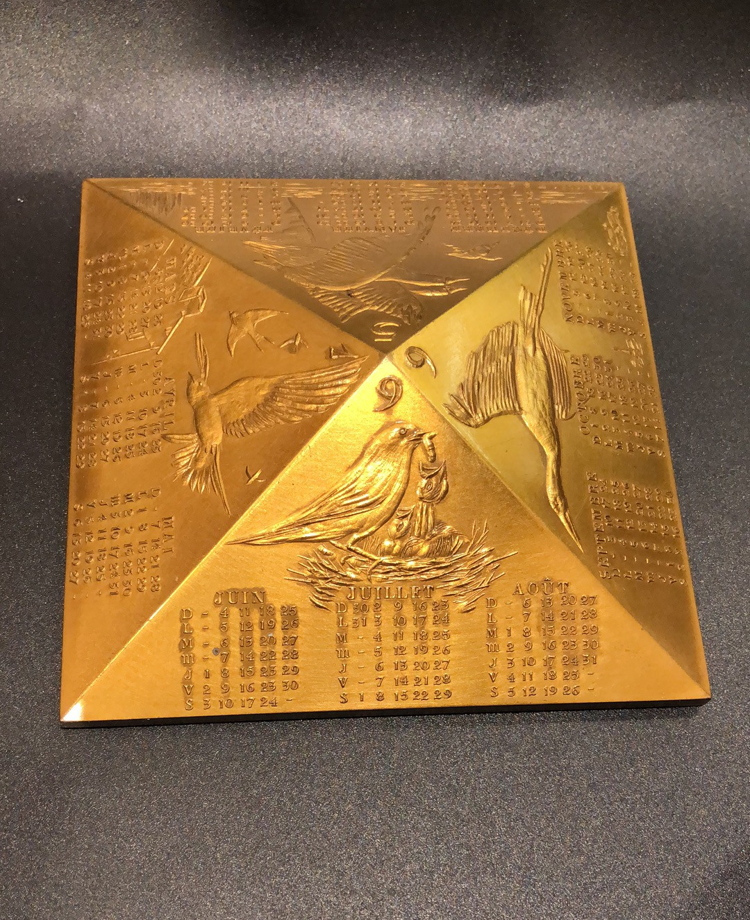 第八期新艺术麦朵尔 金字塔