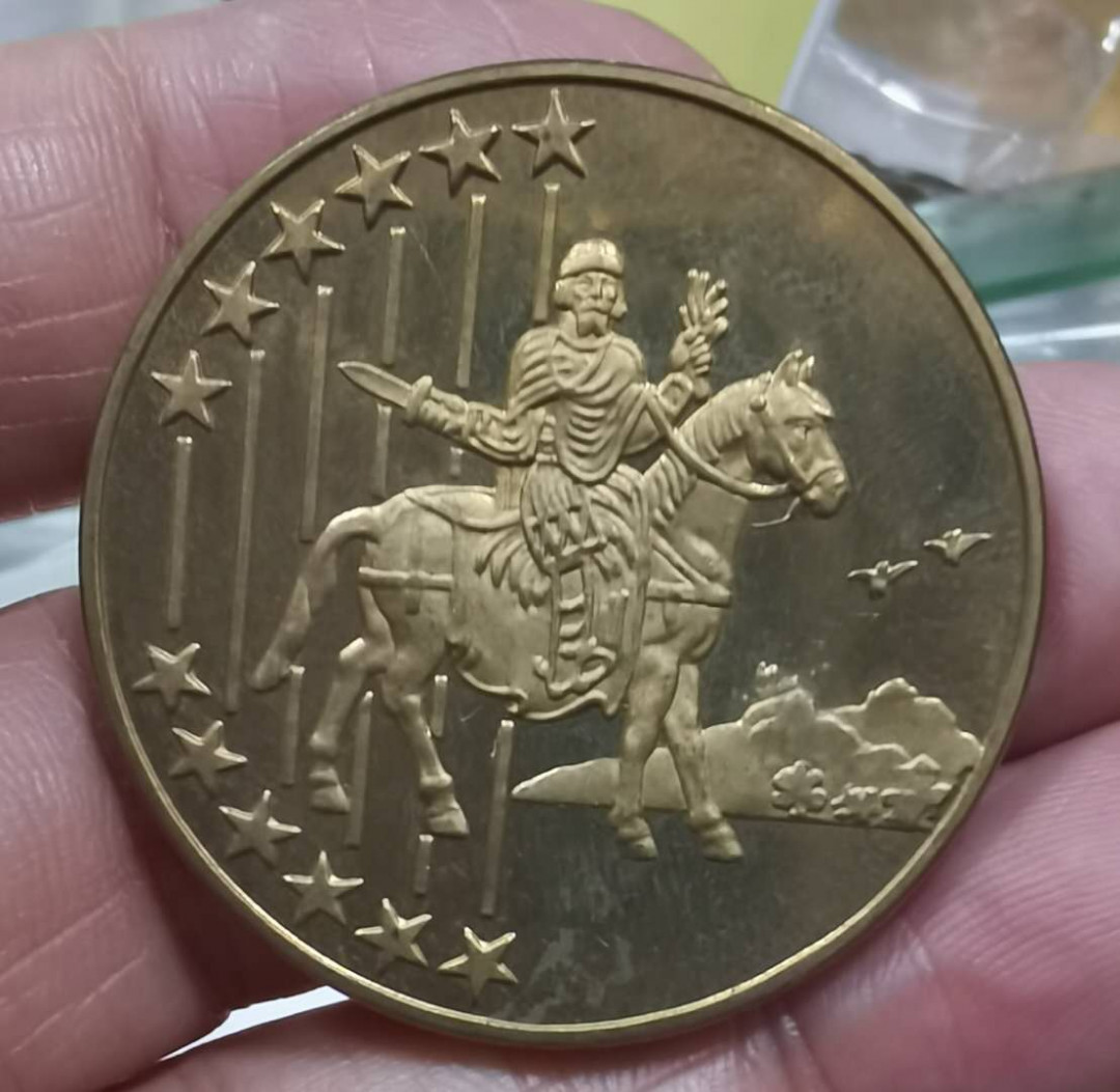 北京马甸外币专卖微拍第四十三期，外国纪念章专场，陆续上新，欢迎光临 2004年纪念铜章，直径：40mm，重量：27克。品相如图，