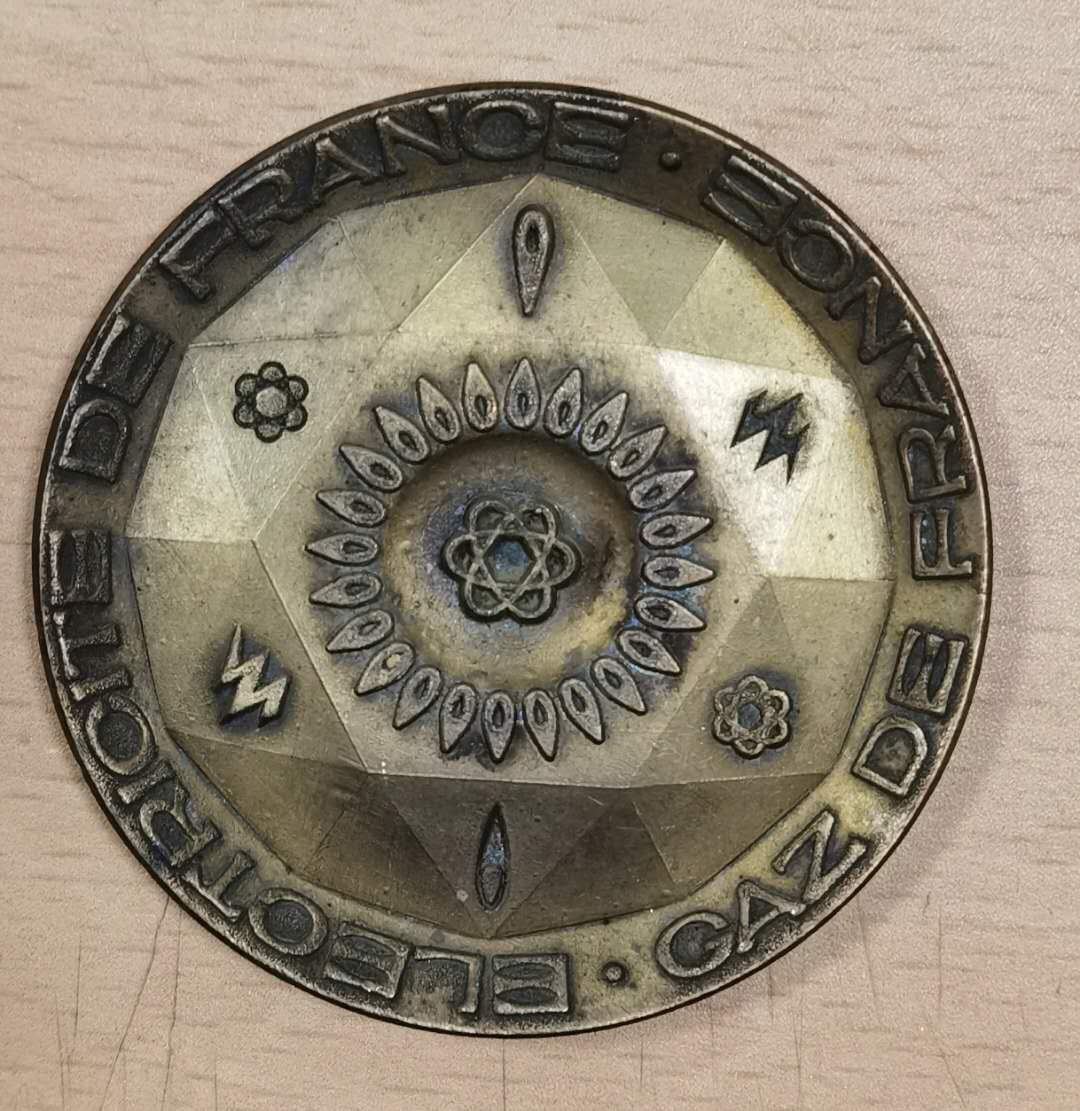 北京马甸外币专卖微拍第四十三期，外国纪念章专场，陆续上新，欢迎光临 法国大铜章，直径：53mm，重量：67克，品相如图