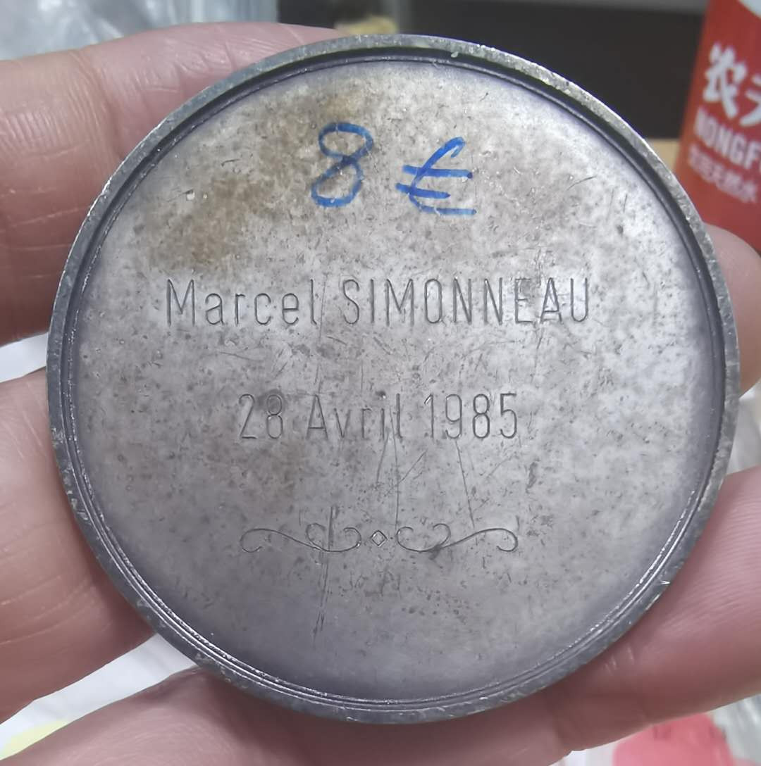 北京马甸外币专卖微拍第四十三期，外国纪念章专场，陆续上新，欢迎光临 纪念章，直径：50mm，重量：66克品相如图
