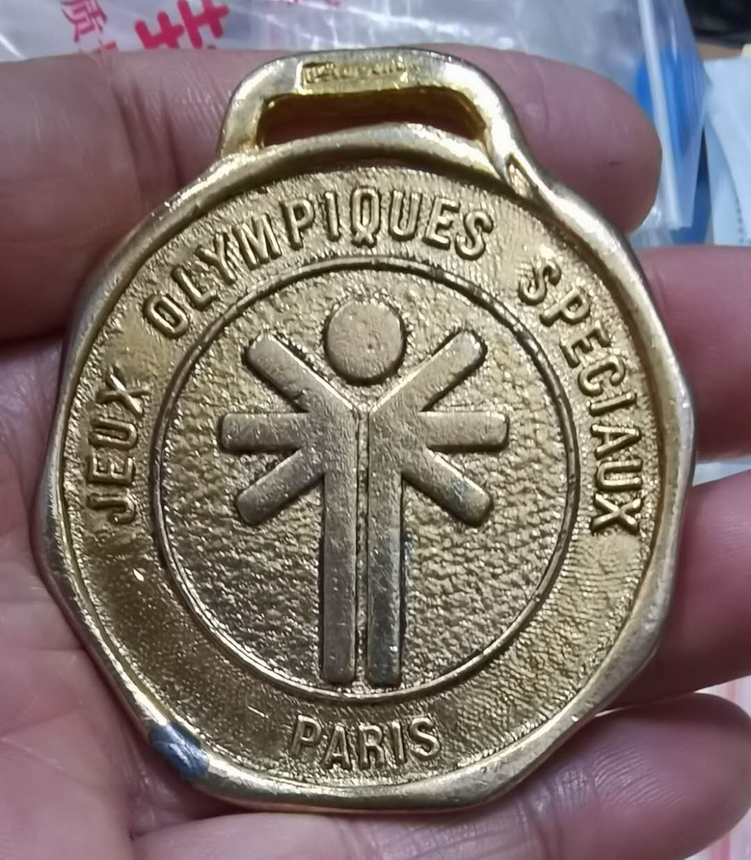 北京马甸外币专卖微拍第四十三期，外国纪念章专场，陆续上新，欢迎光临 纪念章，直径：55mm，重量：63克。品相如图