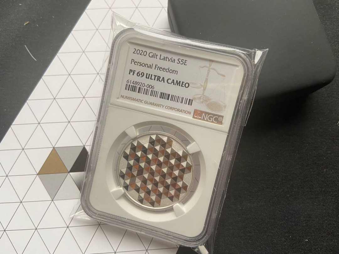 【币观天下】第138场钱币拍卖 【拉脱维亚】个人自由纪念币ngc69
