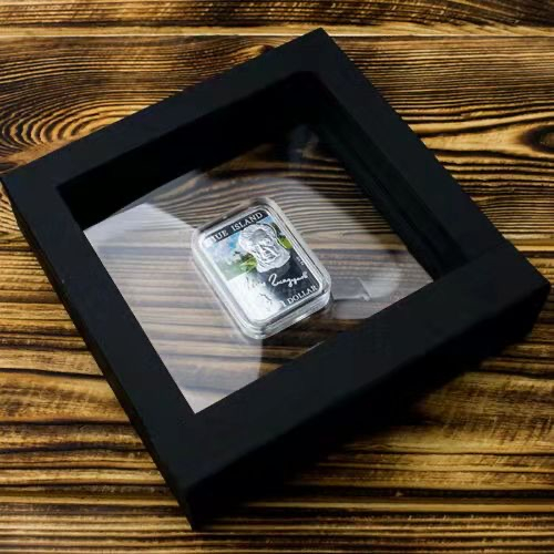 【币观天下】第138场钱币拍卖  纽埃2015年1元，28.28克，世界名画 《俄罗斯美少女》-伊利亚.格拉祖诺夫 名作，彩色异形精制纪念银币