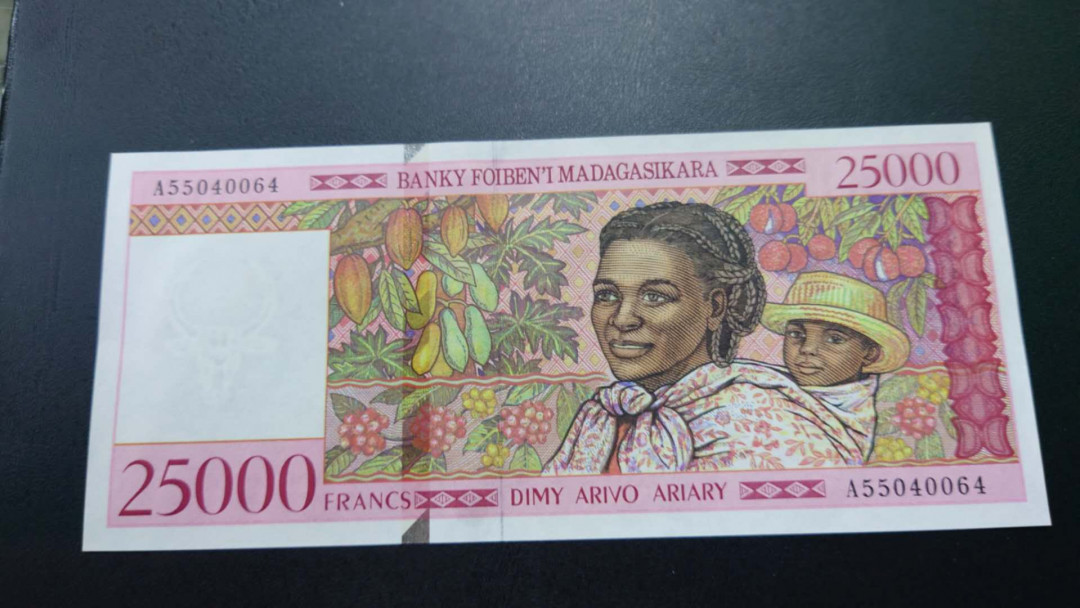 【囧羊收藏】精选微拍第16期~2021年第七期 精选港澳币和其它世界纸币 马达加斯加25000法郎 全新UNC绝品 尾号64