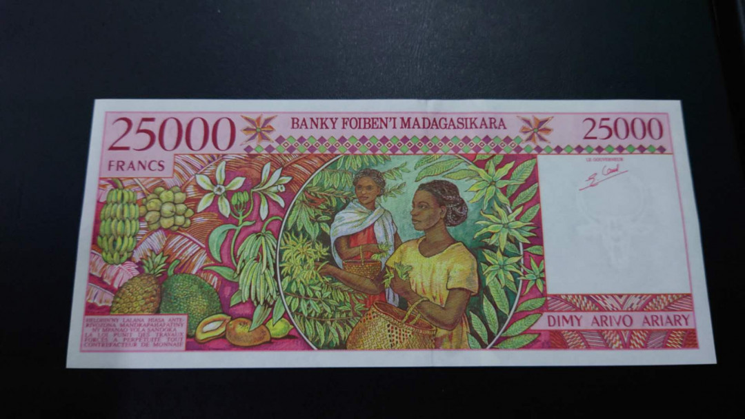 【囧羊收藏】精选微拍第16期~2021年第七期 精选港澳币和其它世界纸币 马达加斯加25000法郎 全新UNC绝品 尾号64