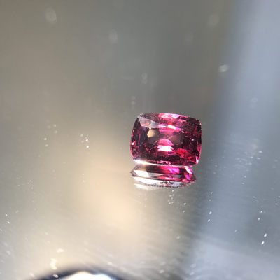 80年斯里兰卡宝石公司HH GEMS 【纯天然彩色宝石 综合拍场】 - Garnet 红色石榴石 纯天然 2.10ct 裸石 斯里兰卡 偏紫色
