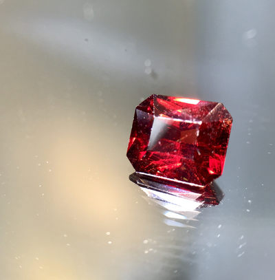 80年斯里兰卡宝石公司HH GEMS 【纯天然彩色宝石 综合拍场】 - Garnet 红色石榴石 纯天然 2.84ct 裸石 斯里兰卡