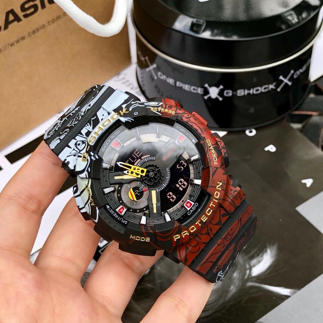 手表一比一复刻专场 海贼王！卡西欧海贼王联名限量手表男 G-SHOCK x ONE PIECE 路飞GA-110JOP腕表采用白、黑、红三种颜色，路飞开启四档为设计主题，各种细节都在体现《海贼王》的主题 防震防水、全自动日历、倒计时、每日闹钟、世界时间、秒表、全套原包装！