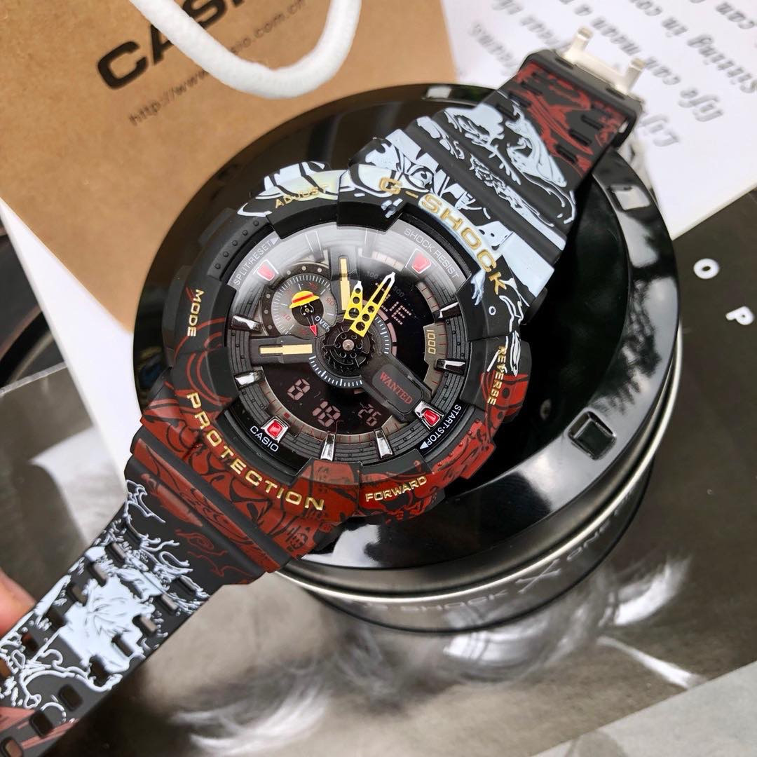 手表一比一复刻专场 海贼王！卡西欧海贼王联名限量手表男 G-SHOCK x ONE PIECE 路飞GA-110JOP腕表采用白、黑、红三种颜色，路飞开启四档为设计主题，各种细节都在体现《海贼王》的主题 防震防水、全自动日历、倒计时、每日闹钟、世界时间、秒表、全套原包装！