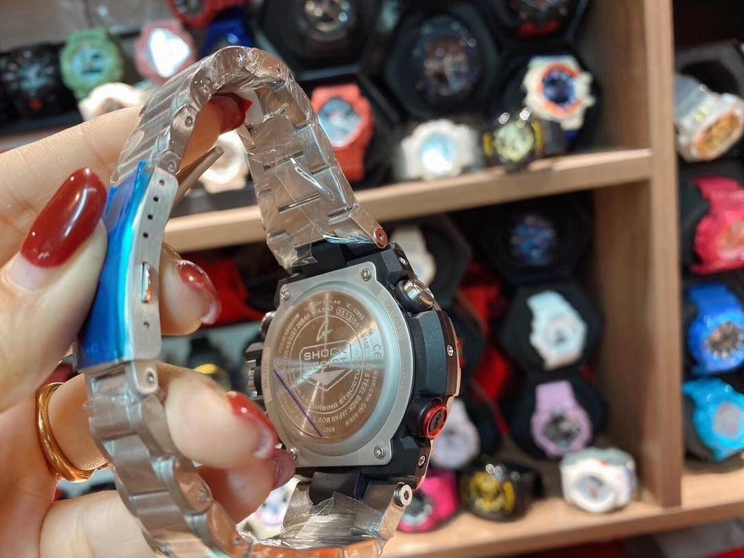 手表一比一复刻专场  抖音爆款 、G-SHOCK卡西欧GST-B100系列、经典防震表盘设计 一键亮灯模式 配合冲击视觉的强烈色彩 防震防磁生活防水 全自动日历表身一如既往采用特种材料 效果绝对是相当满意的 在当今所有的系列手表中也是不多见的 手表颜值绝对的爆表！