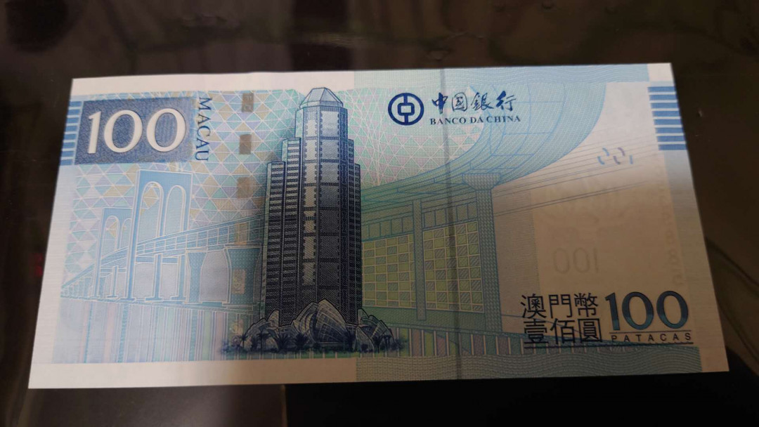 陆续更新【囧羊收藏】精选微拍第17期 ~2017年第八期 世界纸币精选（有澳门大金龙，天鹅船等） 2017年澳门中国银行100元  李光签名 全新绝品无47
