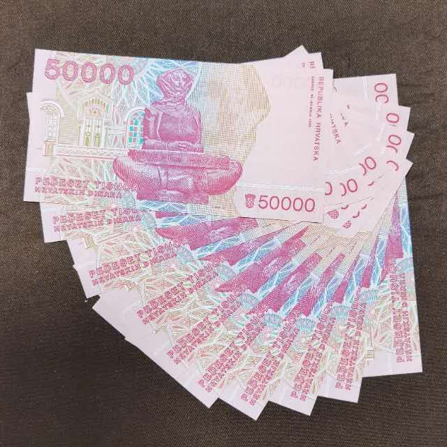 北京马甸外币专卖微拍第四十四期。外国纸币币专场，陆续上新，欢迎关注 	克罗地亚50000元纸币10張，品相如图全新 