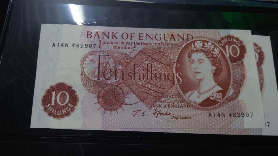 陆续更新【囧羊收藏】精选微拍第17期 ~2017年第八期 世界纸币精选（有澳门大金龙，天鹅船等） 英国C序列10先令 全新绝品 尾号907