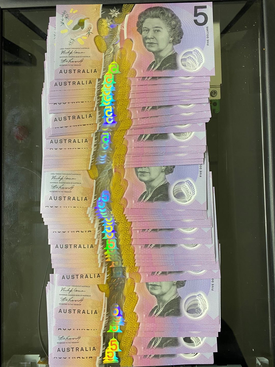 2019年澳大利亚5元新版塑料钞，新签名XX19冠，号码无47