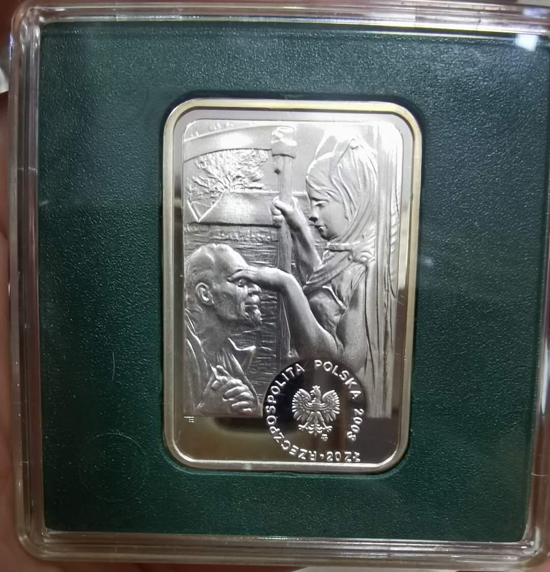 北京马甸外币专卖微拍第四十五期，外国金银币专场，陆续上新，欢迎关注 	2003年波兰著名画家彩色银币，重28.28克，925银，品相如图 