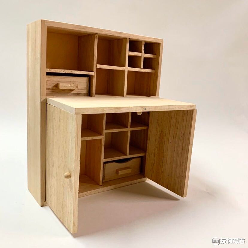零元拍：1/6 木制家具系列 柜子模型 实木 原色。全新，拍品不含图中人偶。