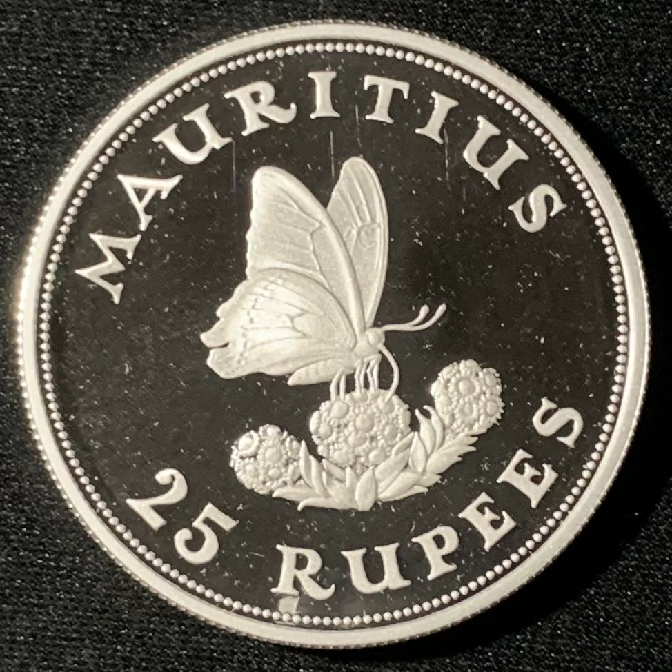 紫瑗钱币—微拍第136期  毛里求斯 1975年 珍稀野生动物 蝴蝶 25卢比 28.28克 0.925银 精制