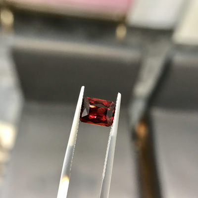 80年斯里兰卡宝石公司HH GEMS 【纯天然彩色宝石  多种珍贵宝石合集】 - Garnet 红色石榴石 纯天然 2.45ct 裸石 斯里兰卡