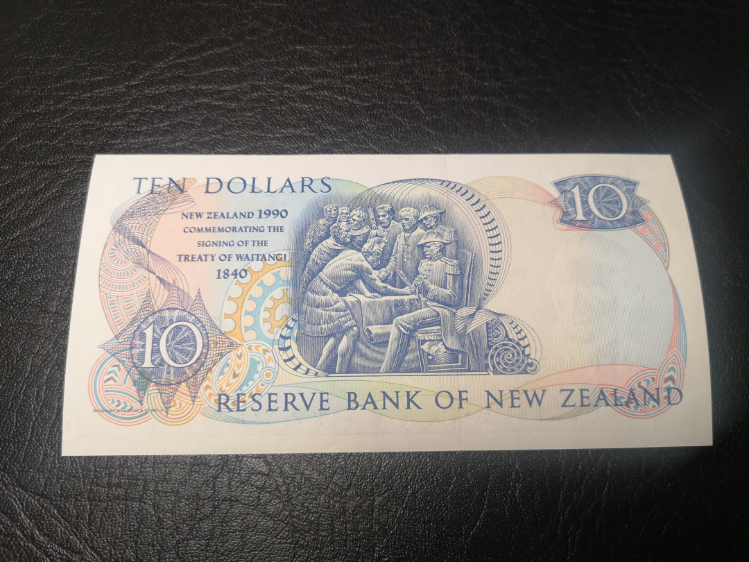 《外钞收藏家》第一百零三期拍卖 新西兰1990 10刀  首发冠 全新unc