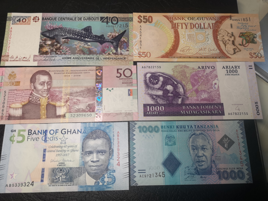 《外钞收藏家》第一百零三期拍卖 B多国精选六张精美小钞  全新unc