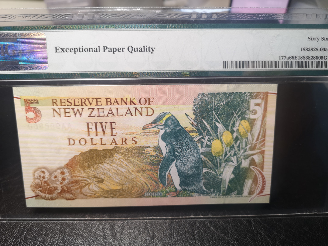 《外钞收藏家》第一百零三期拍卖 1992-97年新西兰20  PMG66 首发冠