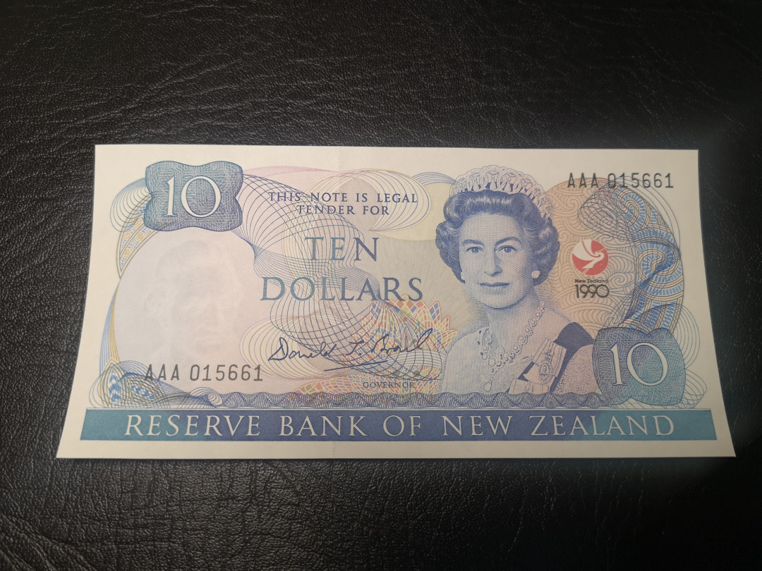 《外钞收藏家》第一百零三期拍卖 新西兰1990 10刀  首发冠 全新unc