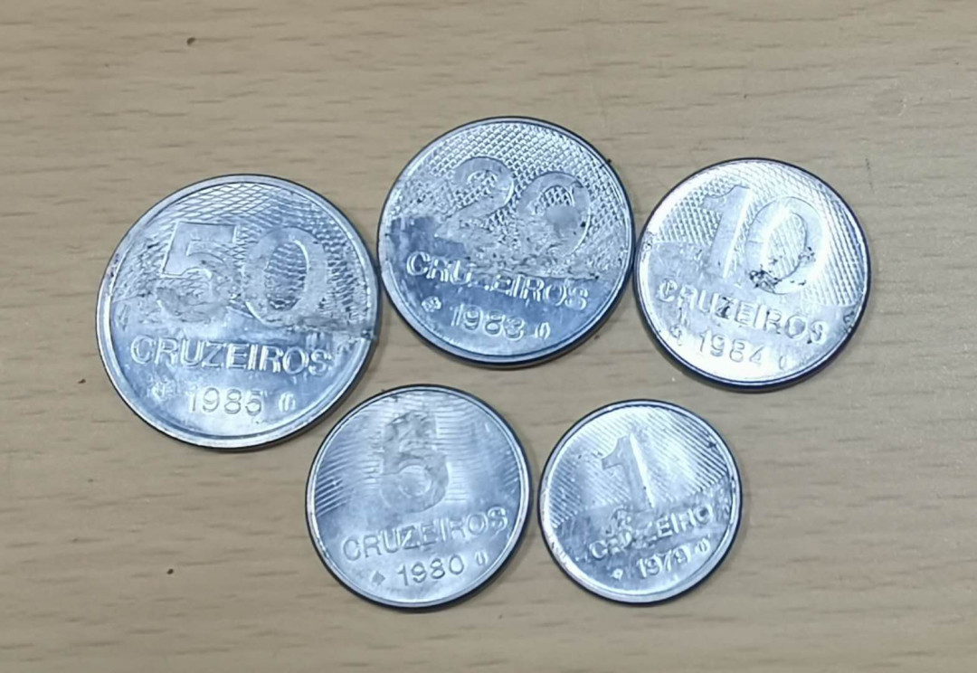 北京马甸外国钱币专卖微拍第四十六期，外国非贵金属纪念币，流通币专场，陆续上新，欢迎关注 巴西地图5枚/套，品相如图
