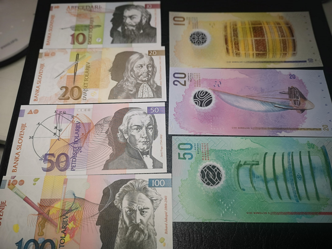 《外钞收藏家》第一百零三期拍卖 两个国家小套 组合  全新unc