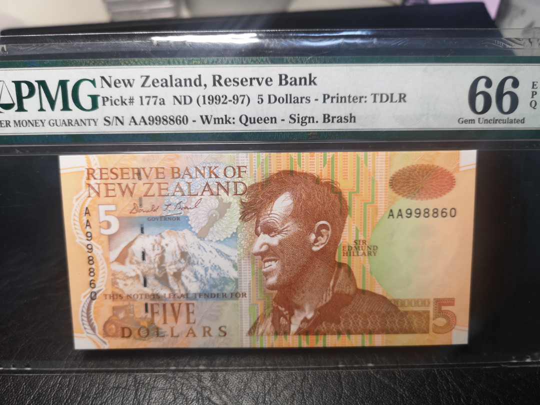 《外钞收藏家》第一百零三期拍卖 1992-97年新西兰20  PMG66 首发冠