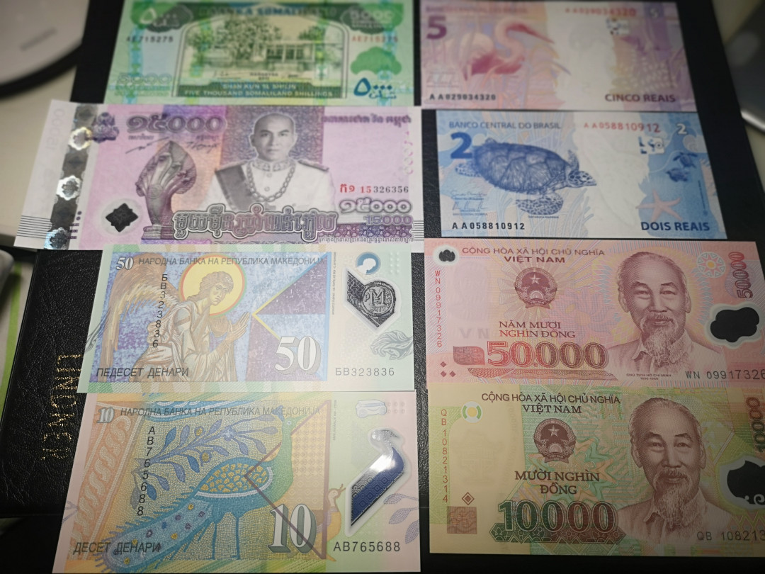 《外钞收藏家》第一百零三期拍卖 C多国精选八张精美小钞  全新unc