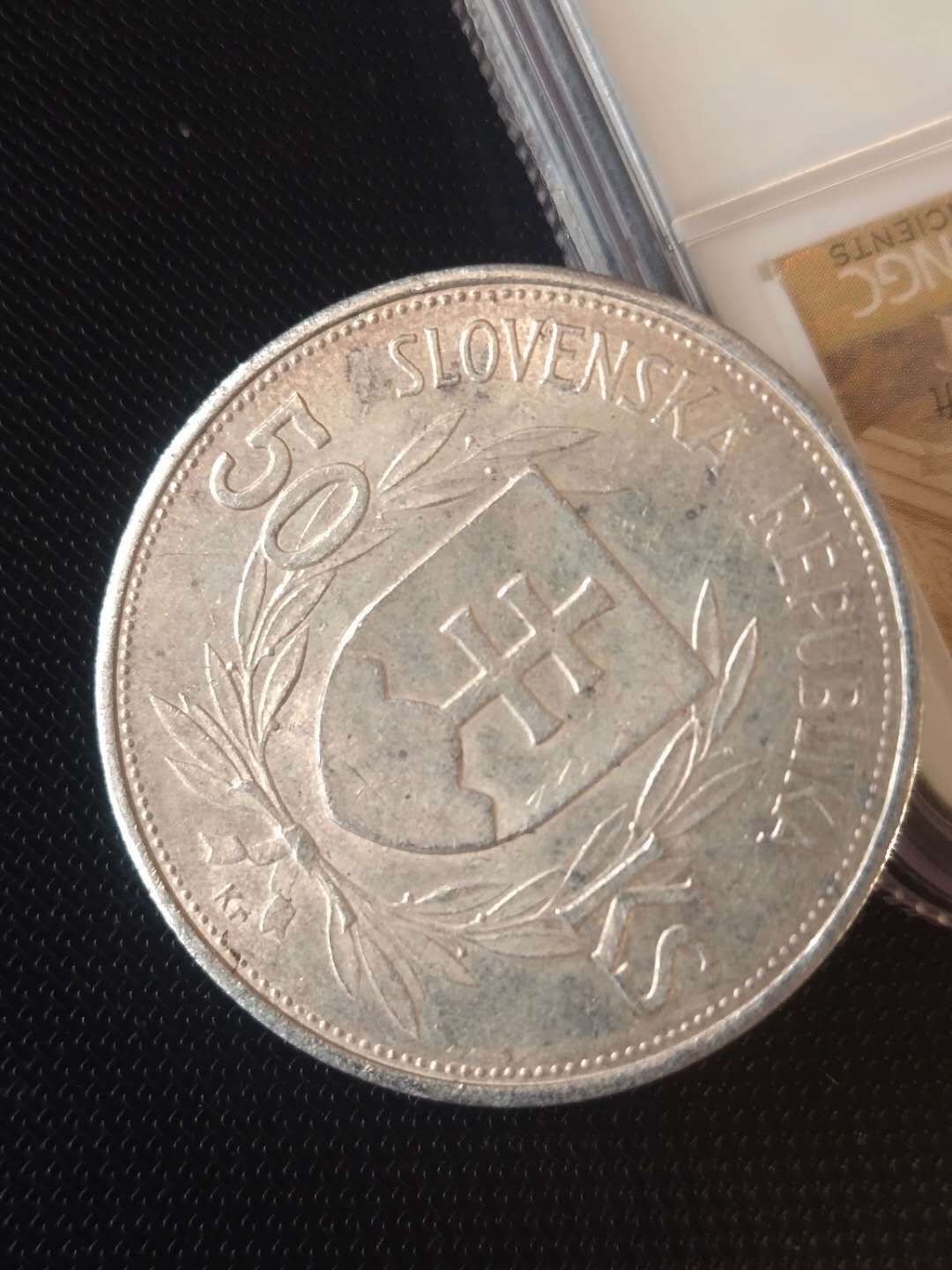 N&C第十一期: 欢乐捡漏场 1944年捷克斯洛伐克50克朗银币 傀儡政权时期 带五彩光泽，非常漂亮 16.5克 0.7银