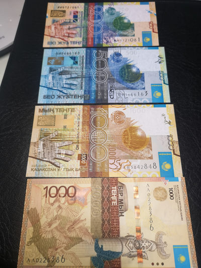 《外钞收藏家》第一百零三期拍卖 - 哈萨克斯坦4张  全新unc