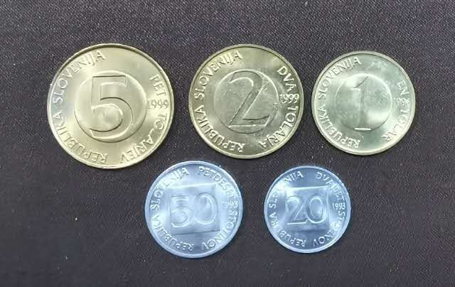 北京马甸外国钱币专卖微拍第四十六期，外国非贵金属纪念币，流通币专场，陆续上新，欢迎关注 斯洛文尼亚流通币6枚/套，品相如图