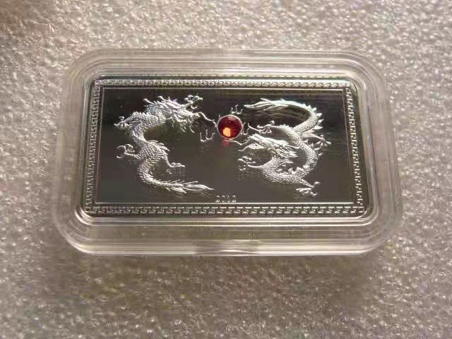 【币观天下】第140期钱币拍卖 帕劳“二龙戏珠”水晶镶嵌方形银币