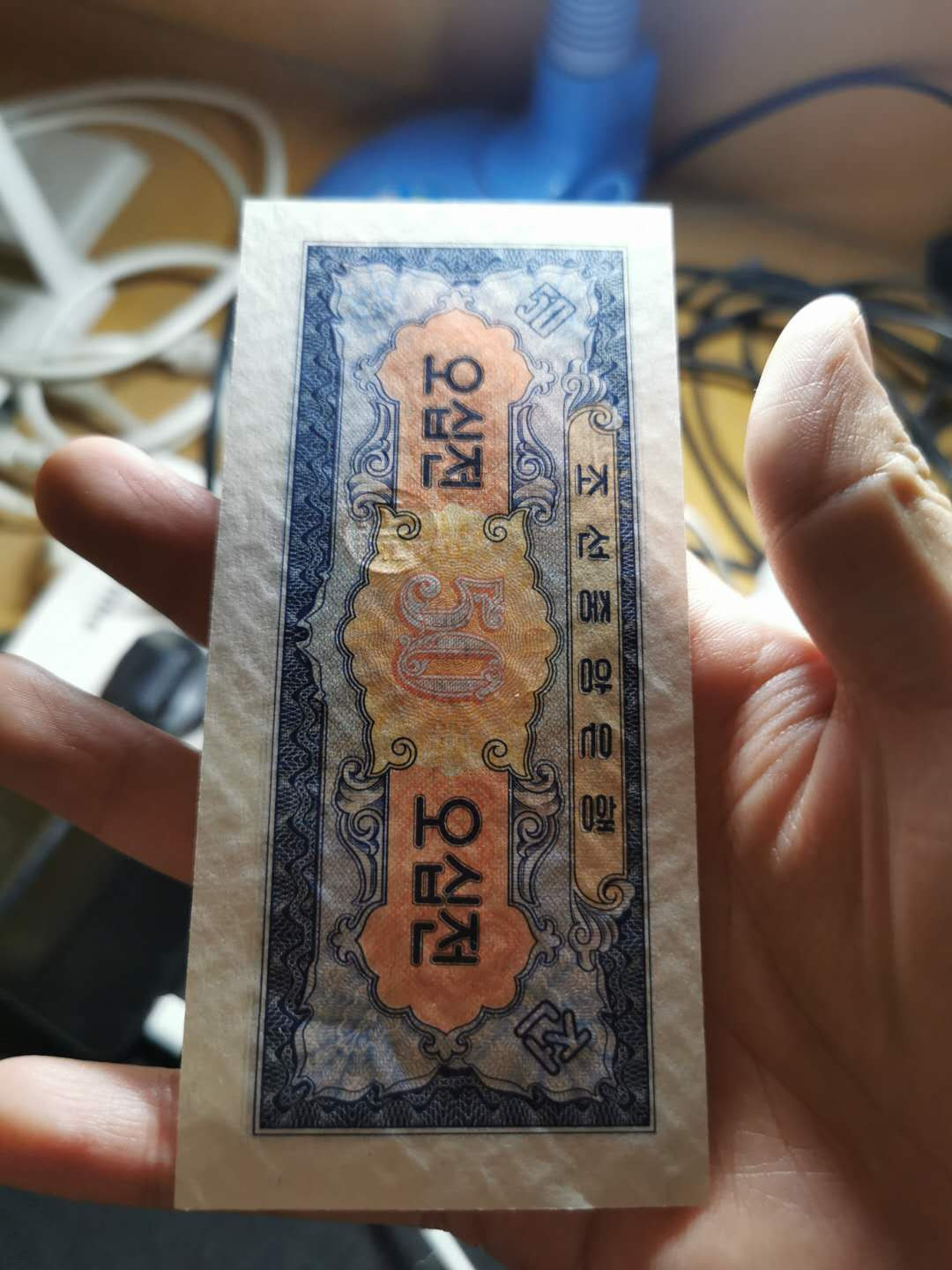 【鲸贝乐淘】千字文·第“雁门紫塞，鸡田赤城”号拍卖 【朝鲜🇰🇵 】1959年50钱，全新全品UNC, 一边有微小月牙痕