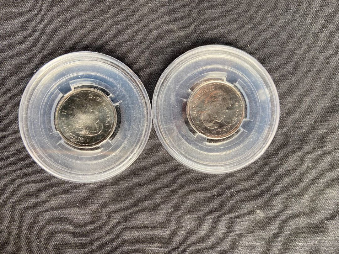 【币观天下】第140期钱币拍卖 【加拿大】国旗纪念币2枚