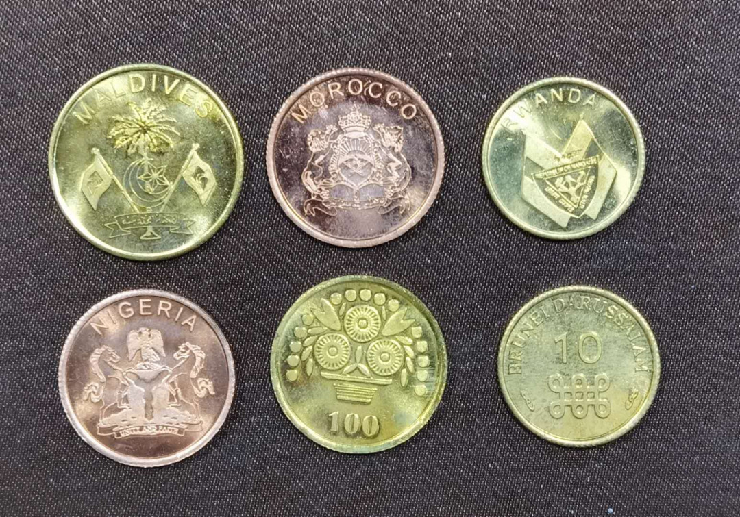 北京马甸外国钱币专卖微拍第四十六期，外国非贵金属纪念币，流通币专场，陆续上新，欢迎关注 臆造小铜章6枚，品相如图