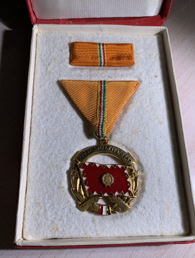 大猫徽章第152期 - 匈牙利金级为祖国功勋服务奖章