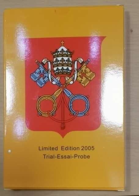 北京马甸外国钱币专卖微拍第四十六期，外国非贵金属纪念币，流通币专场，陆续上新，欢迎关注 2005年梵蒂冈欧元样币8枚精装套币，品相如图 