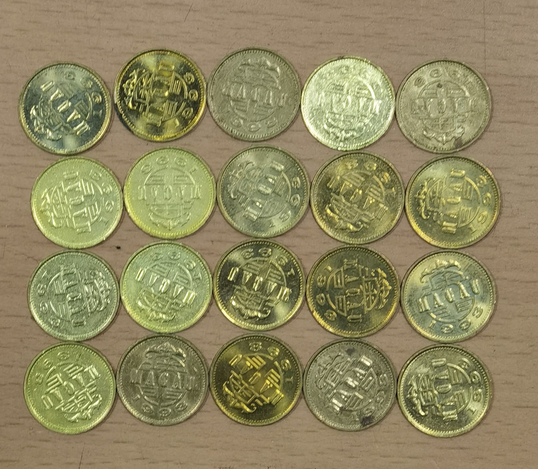 北京马甸外国钱币专卖微拍第四十六期，外国非贵金属纪念币，流通币专场，陆续上新，欢迎关注 澳门流通币壶毫20枚，品相如图