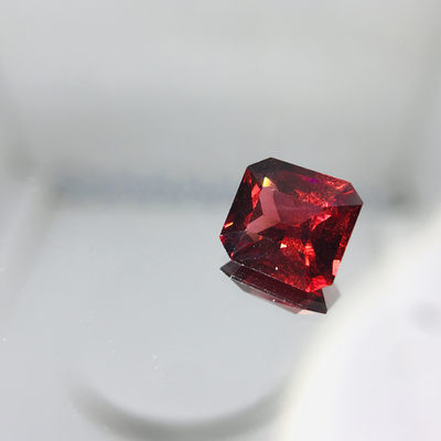 80年斯里兰卡宝石公司HH GEMS 【纯天然彩色宝石 多种珍贵宝石合集】 - Garnet 红色石榴石 纯天然 3.37ct 裸石 斯里兰卡