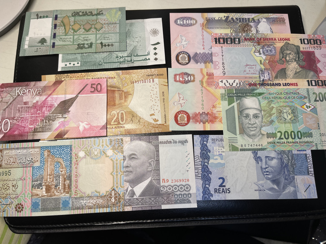 《外钞收藏家》第一百零四期拍卖 多国精品纸币 10张一起  全新UNC