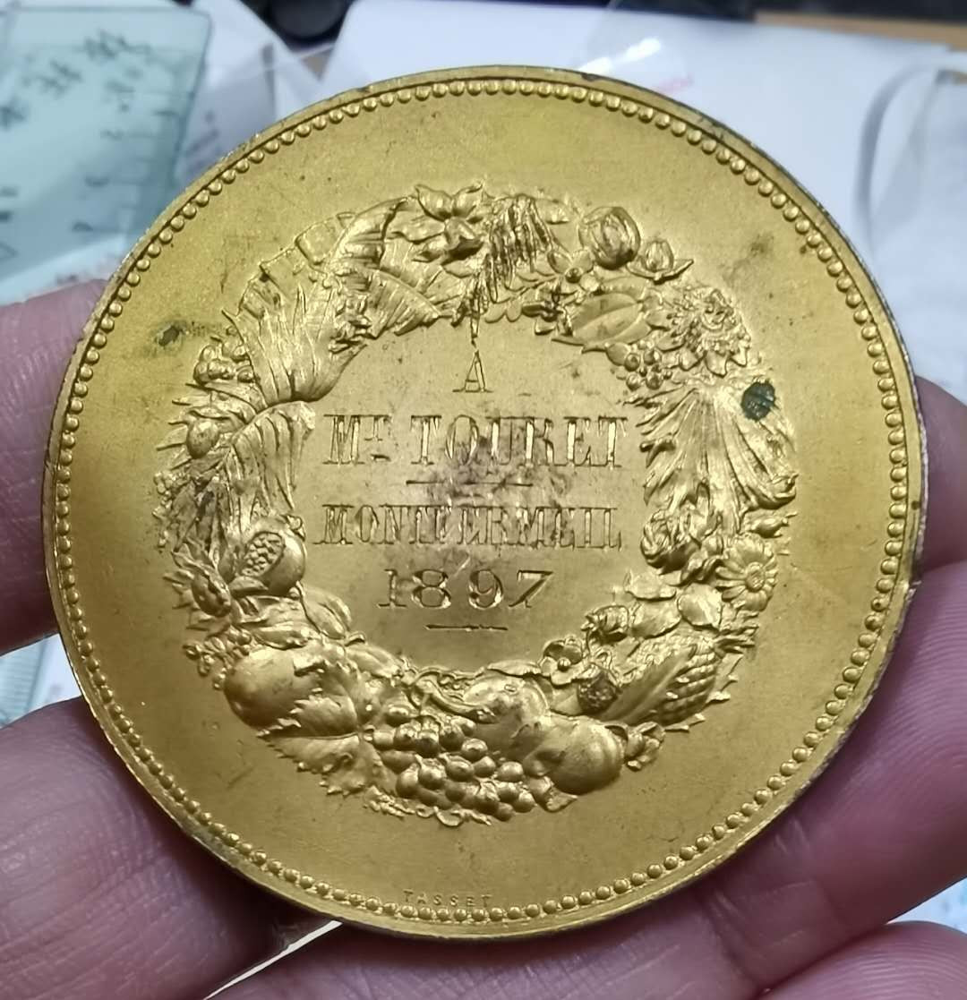 北京马甸外币专卖微拍第四十七期，外国纪念章专场，陆续上新，欢迎关注 纪念章，直径：50mm。重量：34克。品相如图