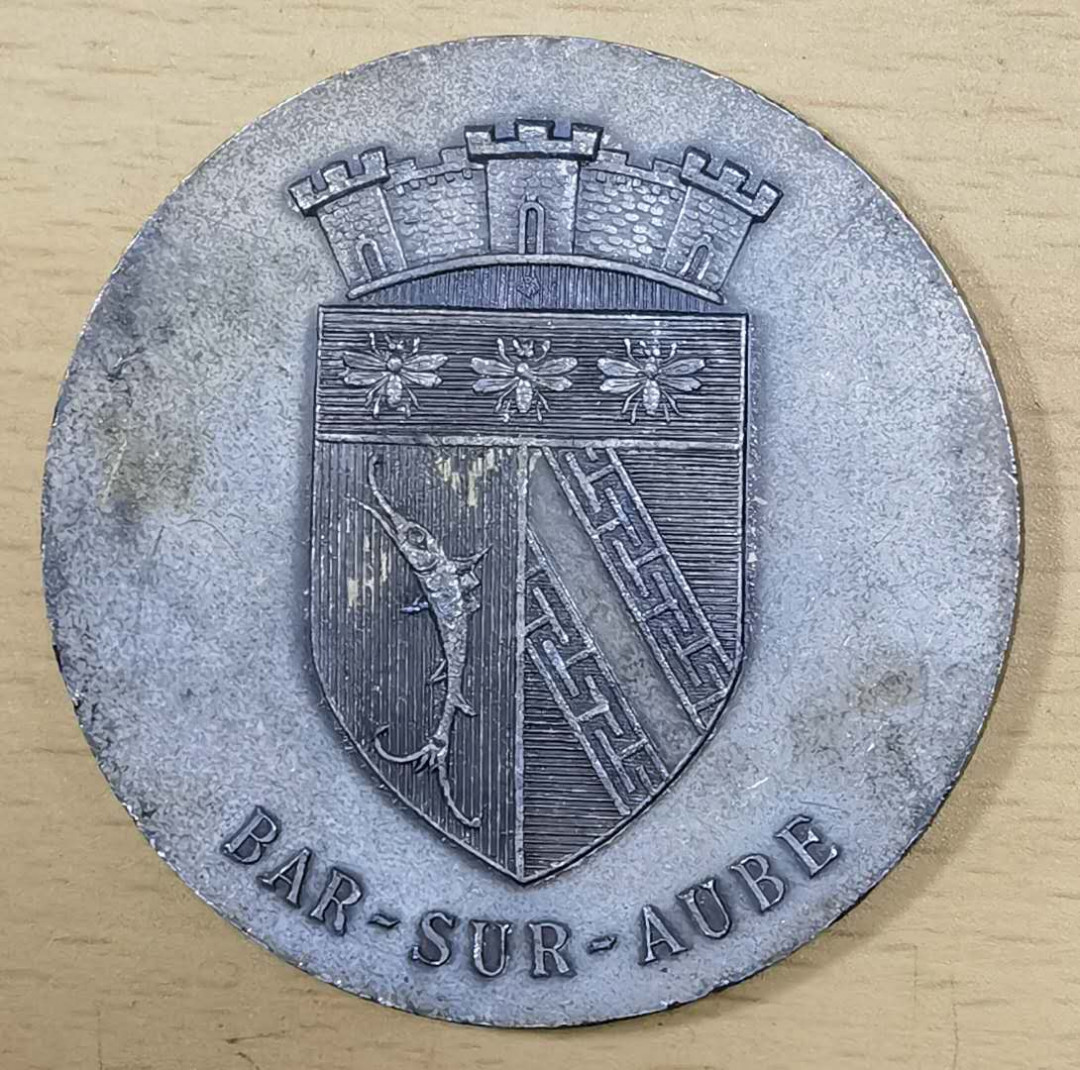 北京马甸外币专卖微拍第四十七期，外国纪念章专场，陆续上新，欢迎关注 法国纪念章，直径：60mm，重量：96克，品相如图