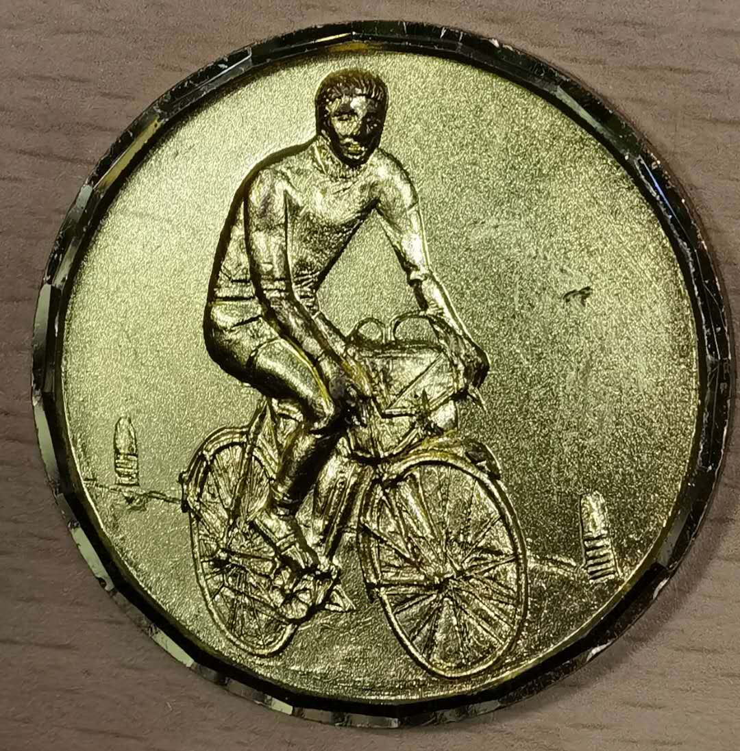 北京马甸外币专卖微拍第四十七期，外国纪念章专场，陆续上新，欢迎关注 自行车纪念章，直径：50mm。重量：58克。品相如图