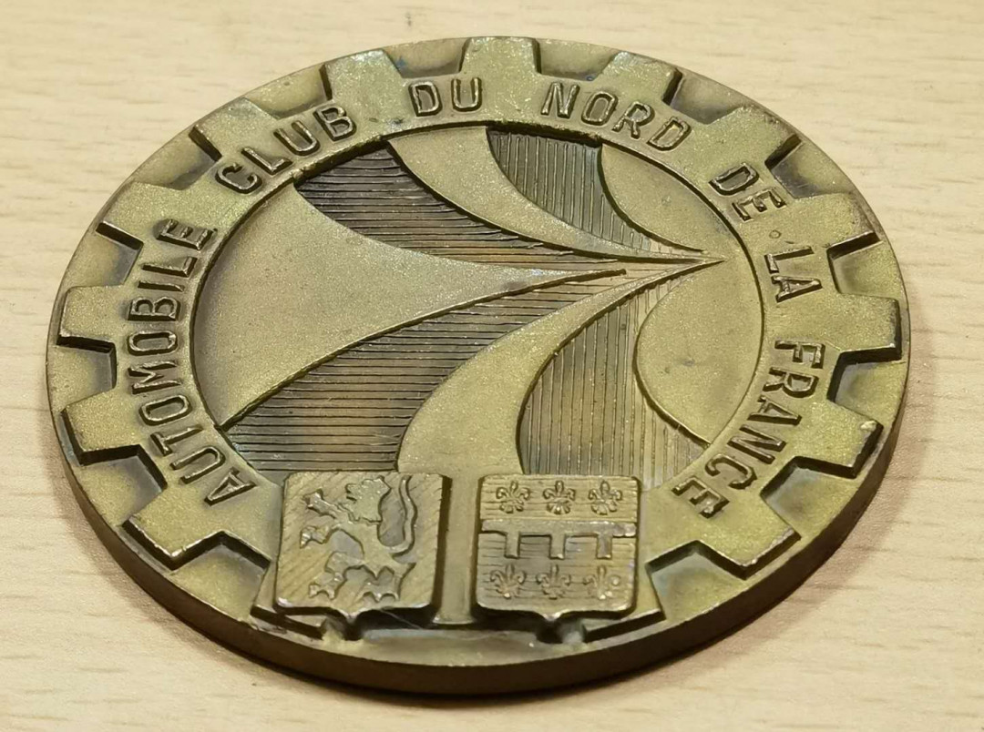 北京马甸外币专卖微拍第四十七期，外国纪念章专场，陆续上新，欢迎关注 法国大铜章，直径：60mm。重量：103克。品相如图