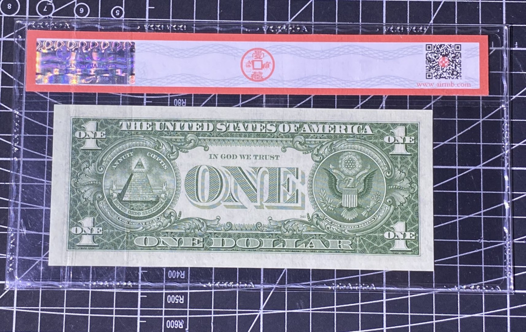 兄弟收藏2021年第31期国评纸币专场将于3月25日晚上7点开拍 美国1957年1元蓝印银券，AA冠，爱藏67